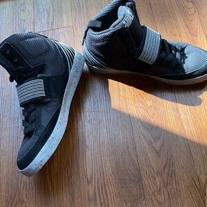 Nike Size 9 Black And Grey Athletic Shoes